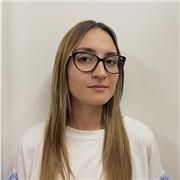 Offro lezioni private per bambini delle scuole elementari, medie ma anche superiori. 
Ho un diploma in lingue e sono laureata.